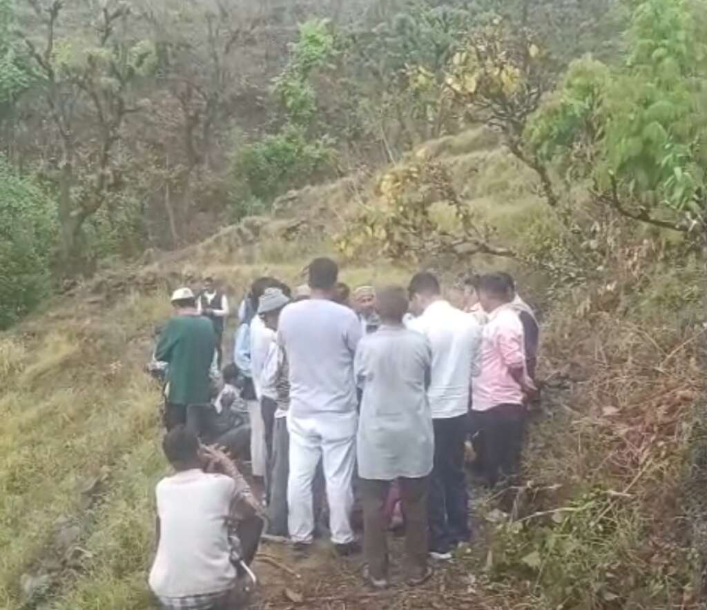ओखलाकांडा में भीषण सड़क हादसा: बारात की बोलेरो खाई में गिरी, चार की मौत, चार गंभीर रूप से घायल